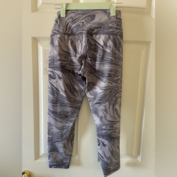 Athleta transcend 7/8 tight leggings • NWT • Women’s medium - Picture 5 of 9